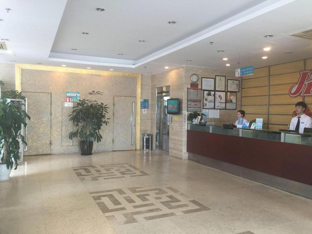 Jinjiang Caobao Road Subway Station Xangai