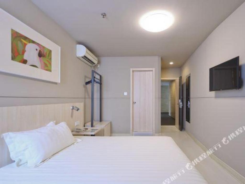 Jinjiang Caobao Road Subway Station Hotel