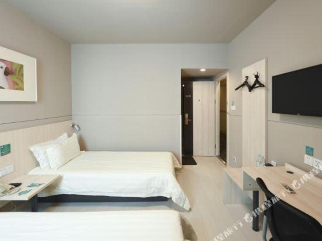 Jinjiang Caobao Road Subway Station Hotel