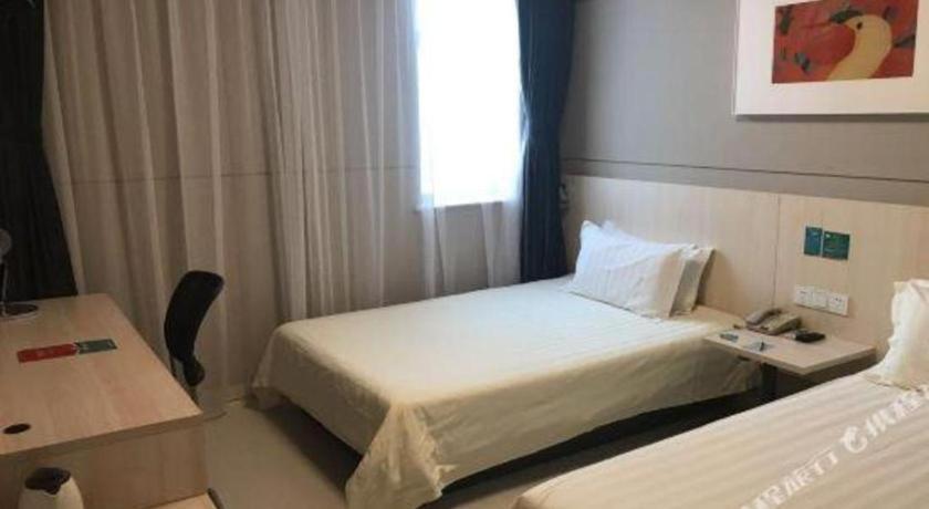 Jinjiang Caobao Road Subway Station Hotel
