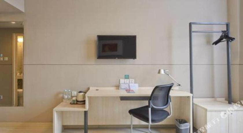 Jinjiang Caobao Road Subway Station Hotel 2*