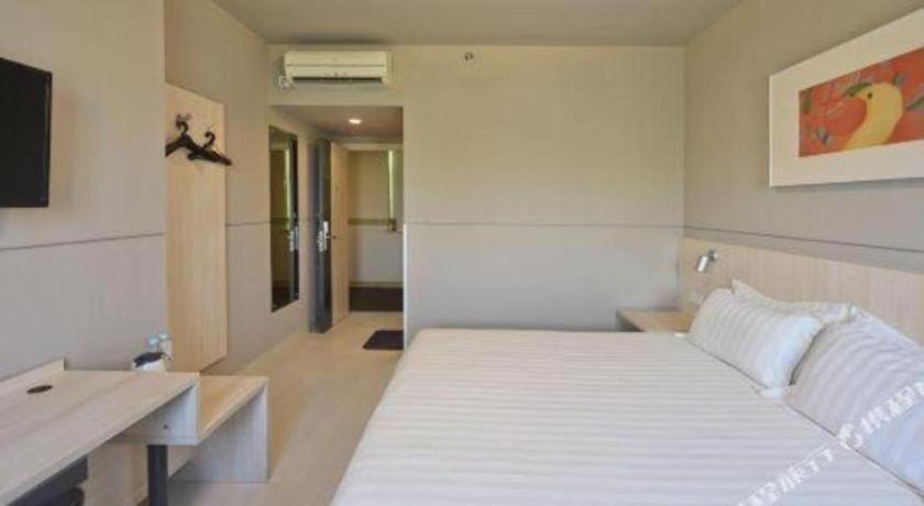 Jinjiang Caobao Road Subway Station Hotel